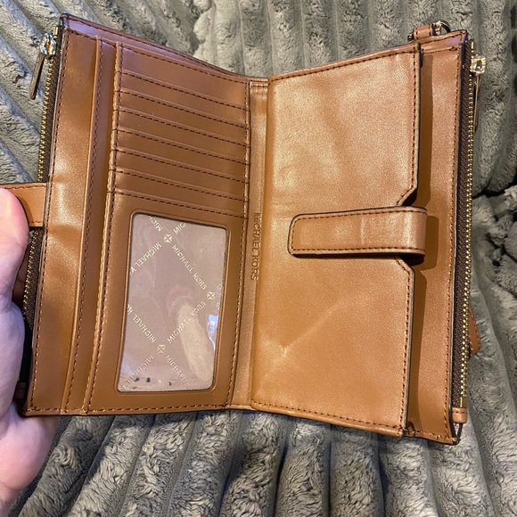 Michael Kors double zipper wallet/wristlet - Picture 4 of 11